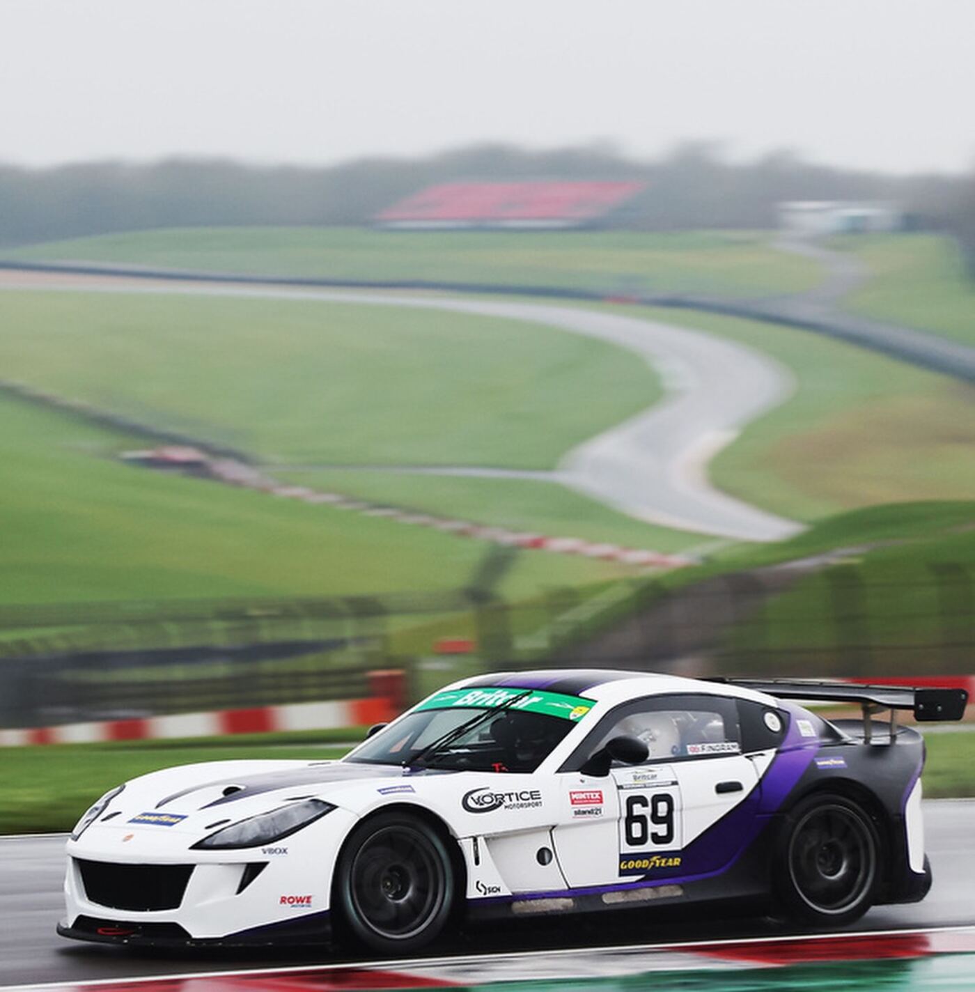 Vortice Motorsport Ginetta G56 GTA on circuit